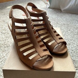 City Classified Tan Wedges 7